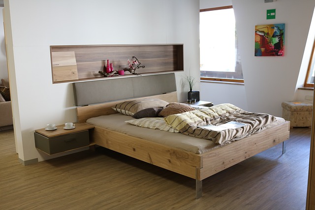 borovicová postel